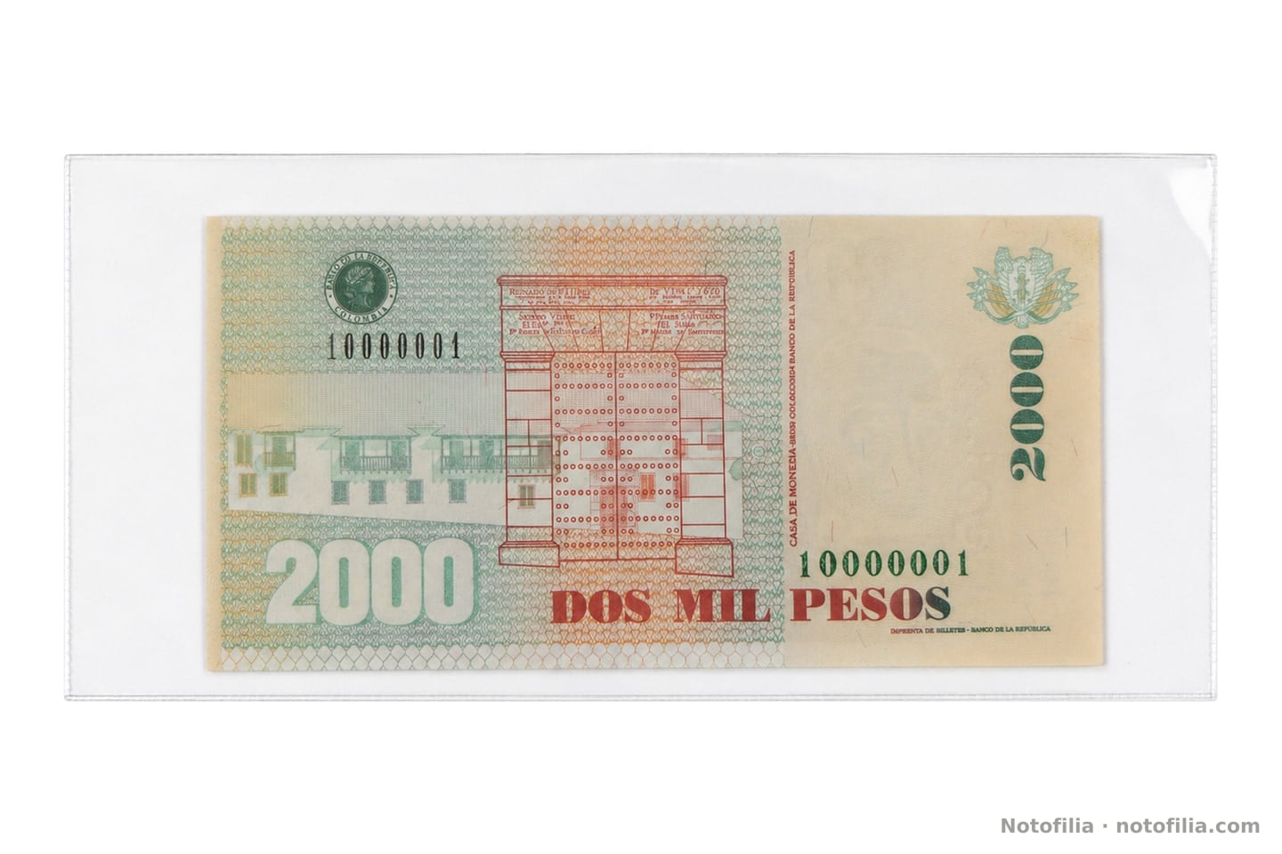 Back of the 2,000 pesos, Pick 457: the Casa de Moneda portal and binary radar serial 10000001, in black and in green.