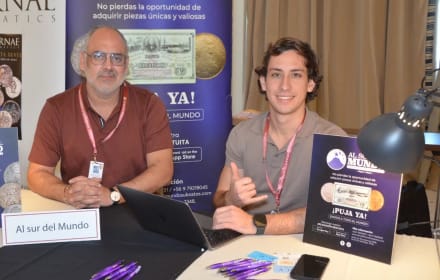 Sergio Rojas and Pedro Muñoz at the Al Sur del Mundo Subastas stand at a numismatic fair