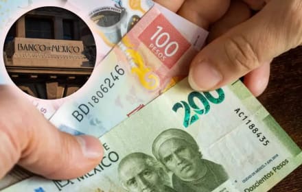 Hands show Mexican 50-, 100-, and 200-peso notes, with a circular inset of the Banco de México façade