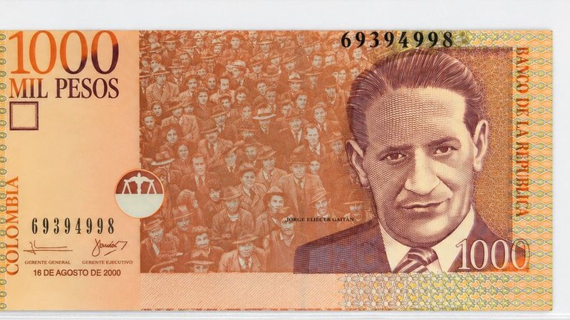Anverso del billete de 1.000 pesos del Banco de la República con el retrato de Jorge Eliécer Gaitán, la multitud y el serial 69394998, fecha 16 de agosto de 2000