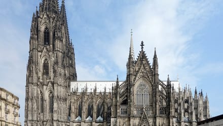 Fachada sur de la catedral de Colonia, el motivo de la cara nacional del 2 euros alemán de 2011